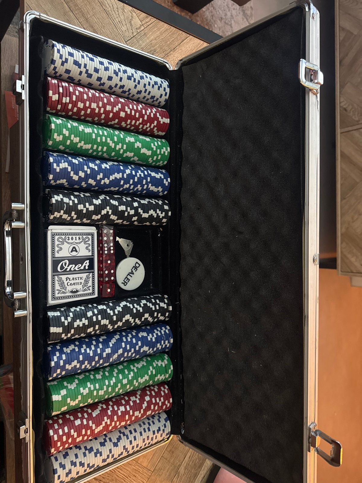 Pokerset in aluminium koffer met 500 chips en kaarten, Hobby en Vrije tijd, Gezelschapsspellen | Overige, Een of twee spelers