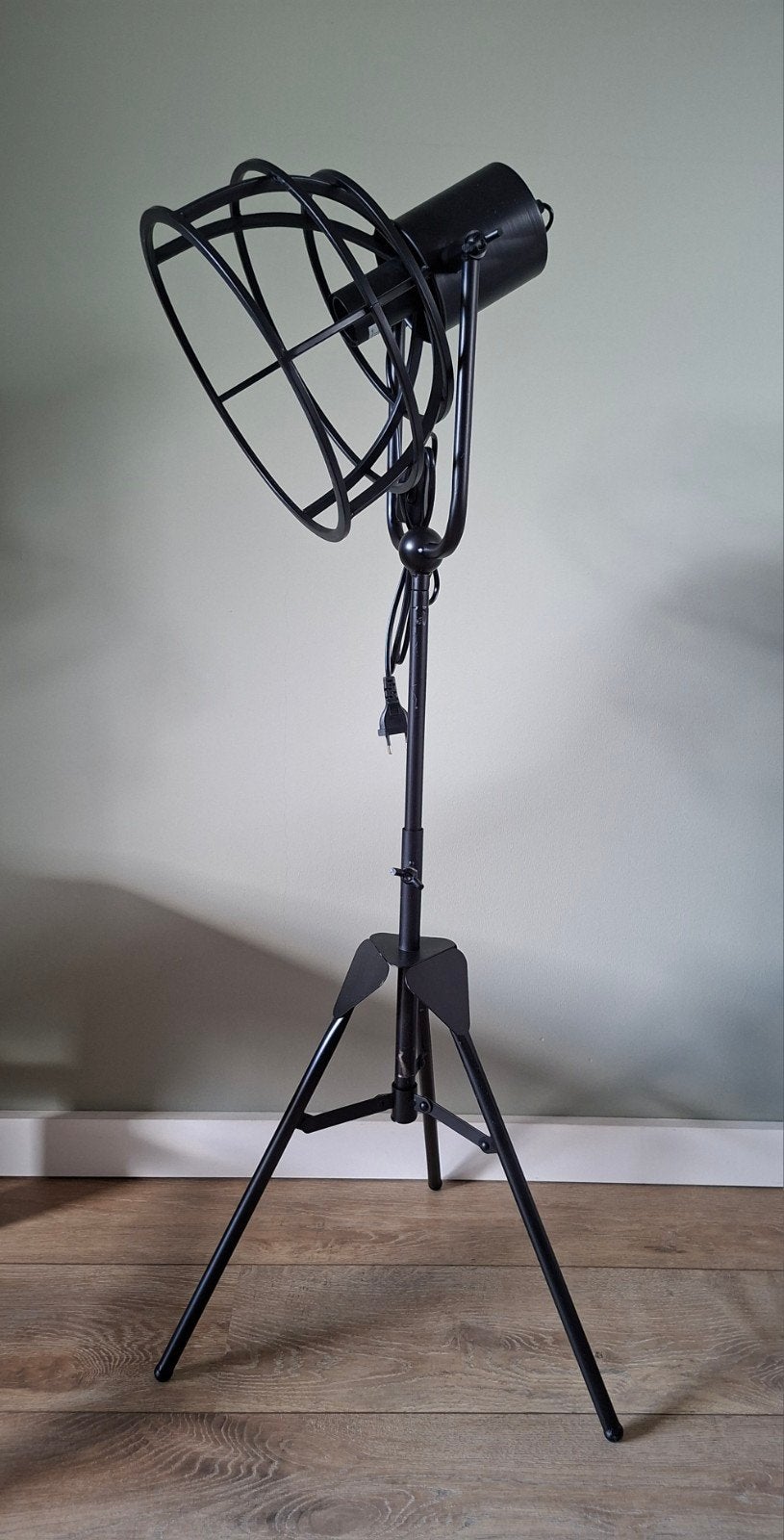 Vloerlamp 3 poot Lamp zwart metaal industrieel verstelbaar, Ophalen, Stoer Industrieel Robuust, 100 tot 150 cm, Nieuw