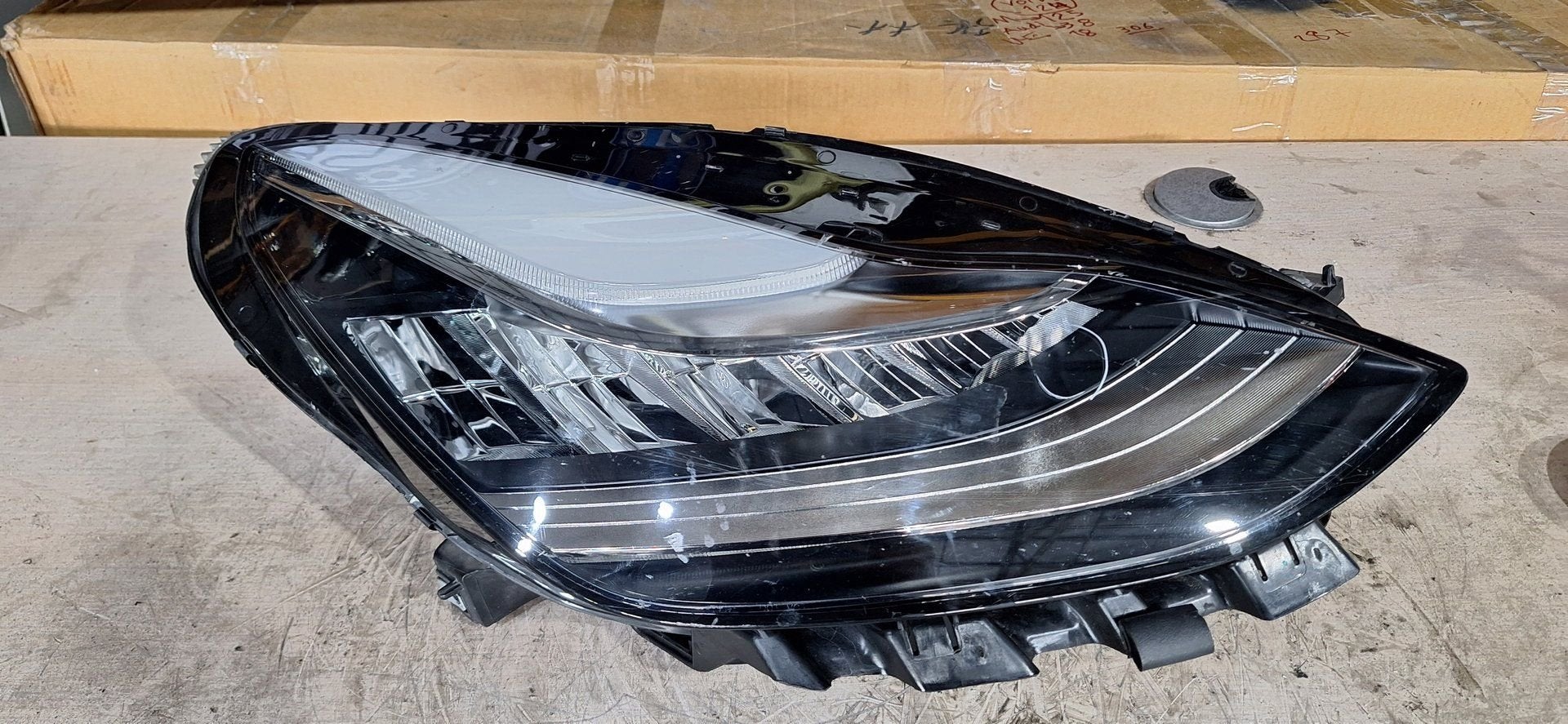 Originele Tesla Model 3 / Model Y Full LED Koplamp Rechts (S, Gebruikt, -, Overige automerken, -