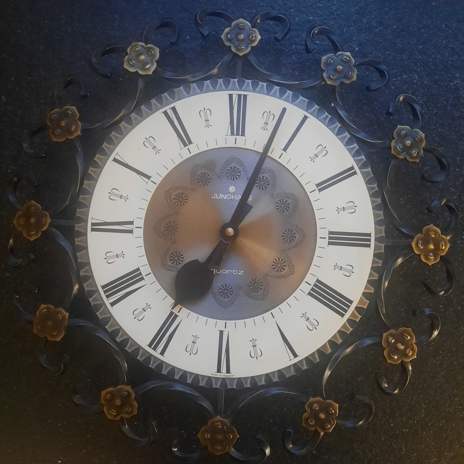Junghans Quartz Wandklok in nette en goed werkende staat., Ophalen of Verzenden, Analoog, Wandklok