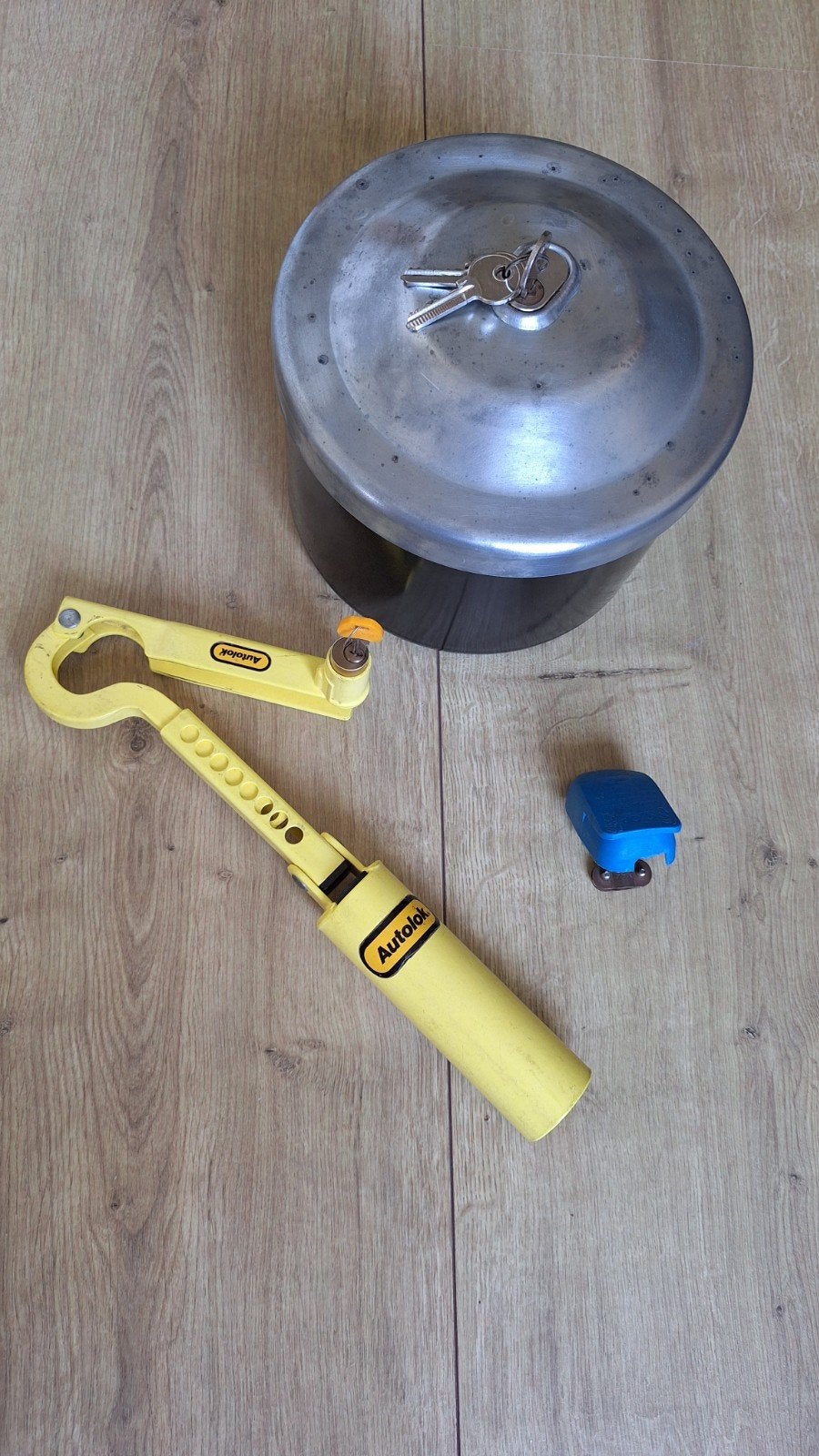 Set  Camper / Caravan onderdelen.tw: 1 kluis , 1stuurslot, Ophalen of Verzenden, Zo goed als nieuw