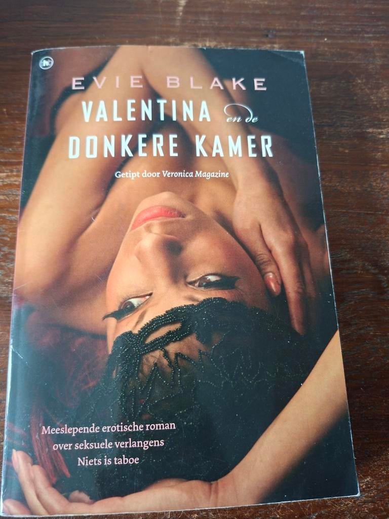 Valentina en de Donkere Kamer - Evie Blake, Boeken, Ophalen of Verzenden, Zo goed als nieuw, Evie Blake