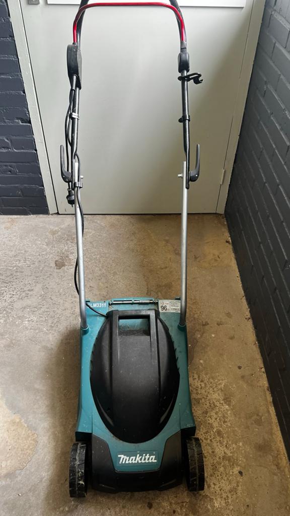 Makita ELM3311 Elektrische Grasmaaier - 33cm Maaibreedte, Ophalen, Cirkelmaaier, Gebruikt, Elektrische grasmaaier