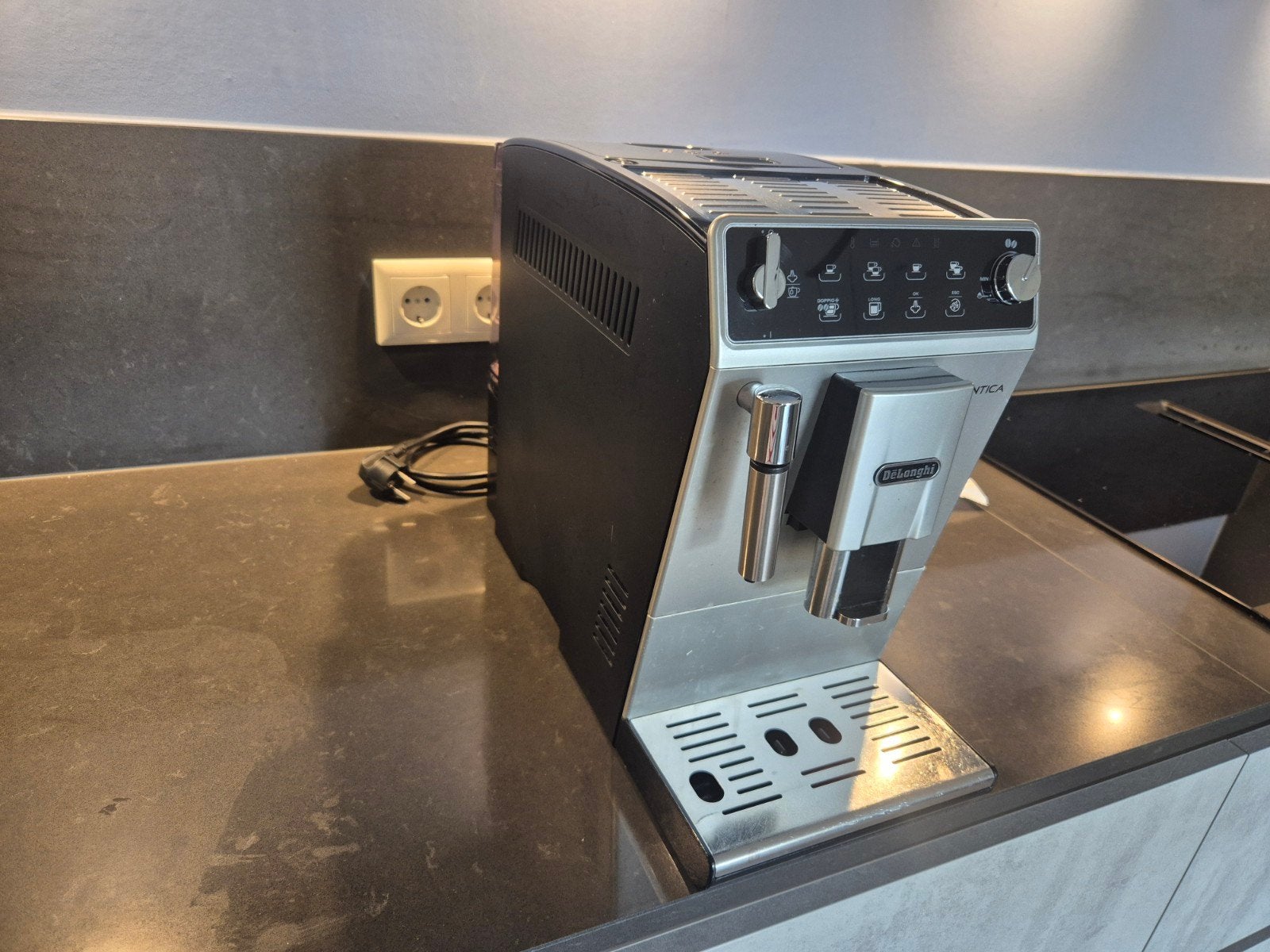 DeLonghi Autentica espresso machine, met accessoires, Witgoed en Apparatuur, Koffiezetapparaten, Ophalen, Gebruikt, Espresso apparaat