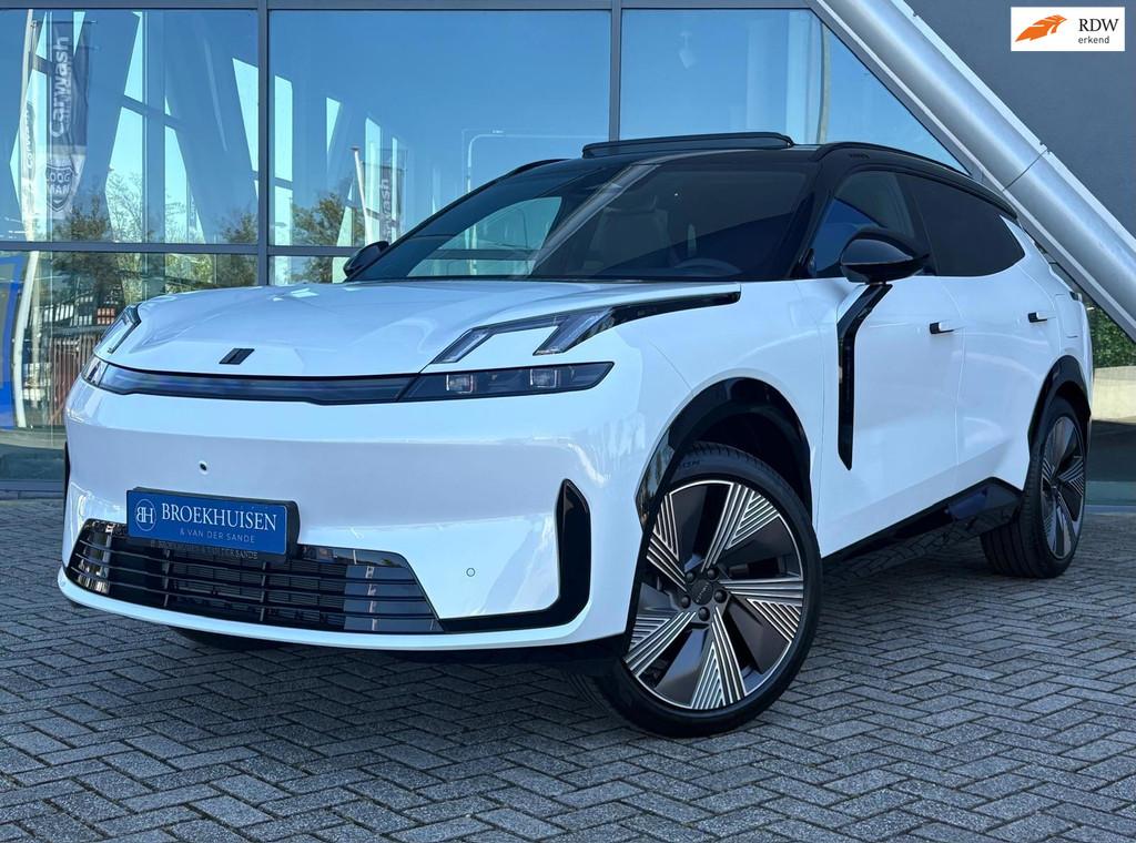 Lynk & Co 08 1.5 More 200km Range 345pk Panoramadak / 360 Ca, Auto's, Lynk & Co, Zwart, Verwarming stoelen achter, Wit, Bedrijf
