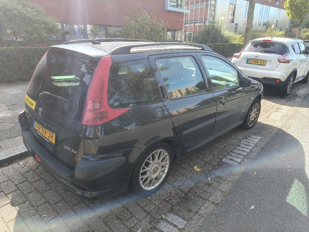 GAAT U VERBOUWEN? Voordelige auto met nog 1 jaar APK, Voorwielaandrijving, Stof, 4 cilinders, Zwart