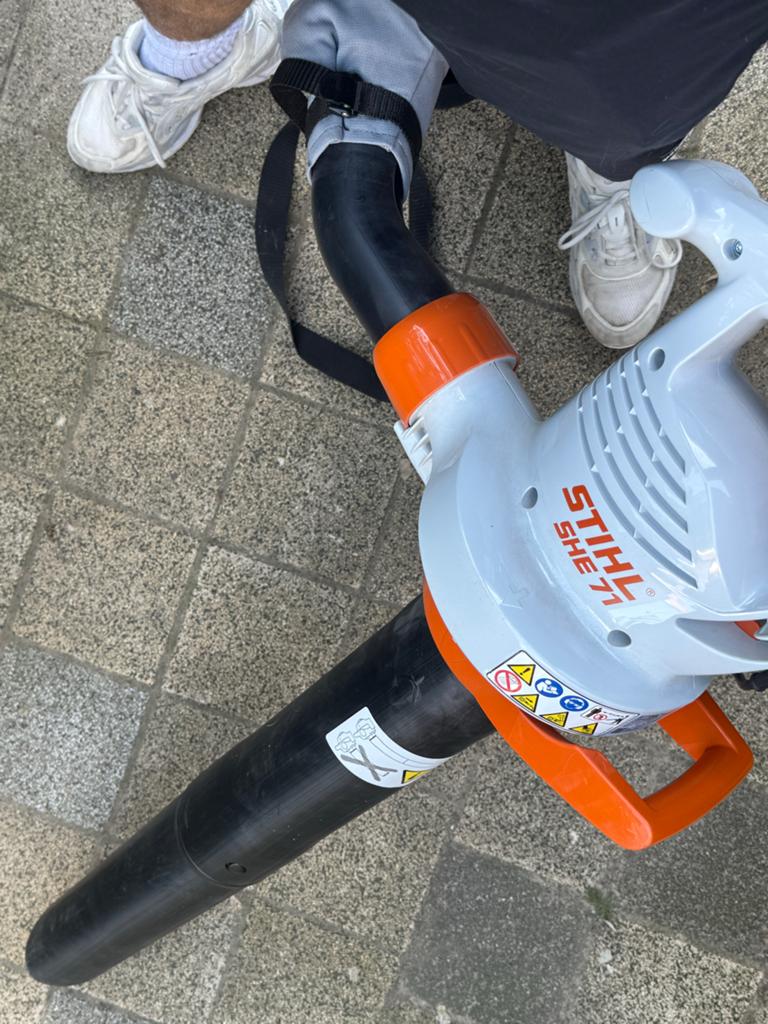 Stihl SHE 71 Elektrische Bladblazer/Bladzuiger, Handgedragen, Ophalen of Verzenden, Zo goed als nieuw, Met opvangzak