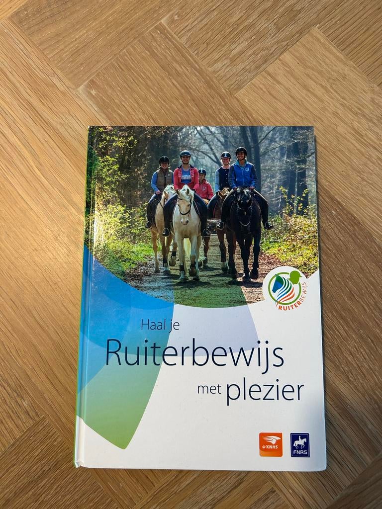 Haal je Ruiterbewijs met plezier - KNHS FNRAS, Ophalen of Verzenden, Zo goed als nieuw, Overige niveaus