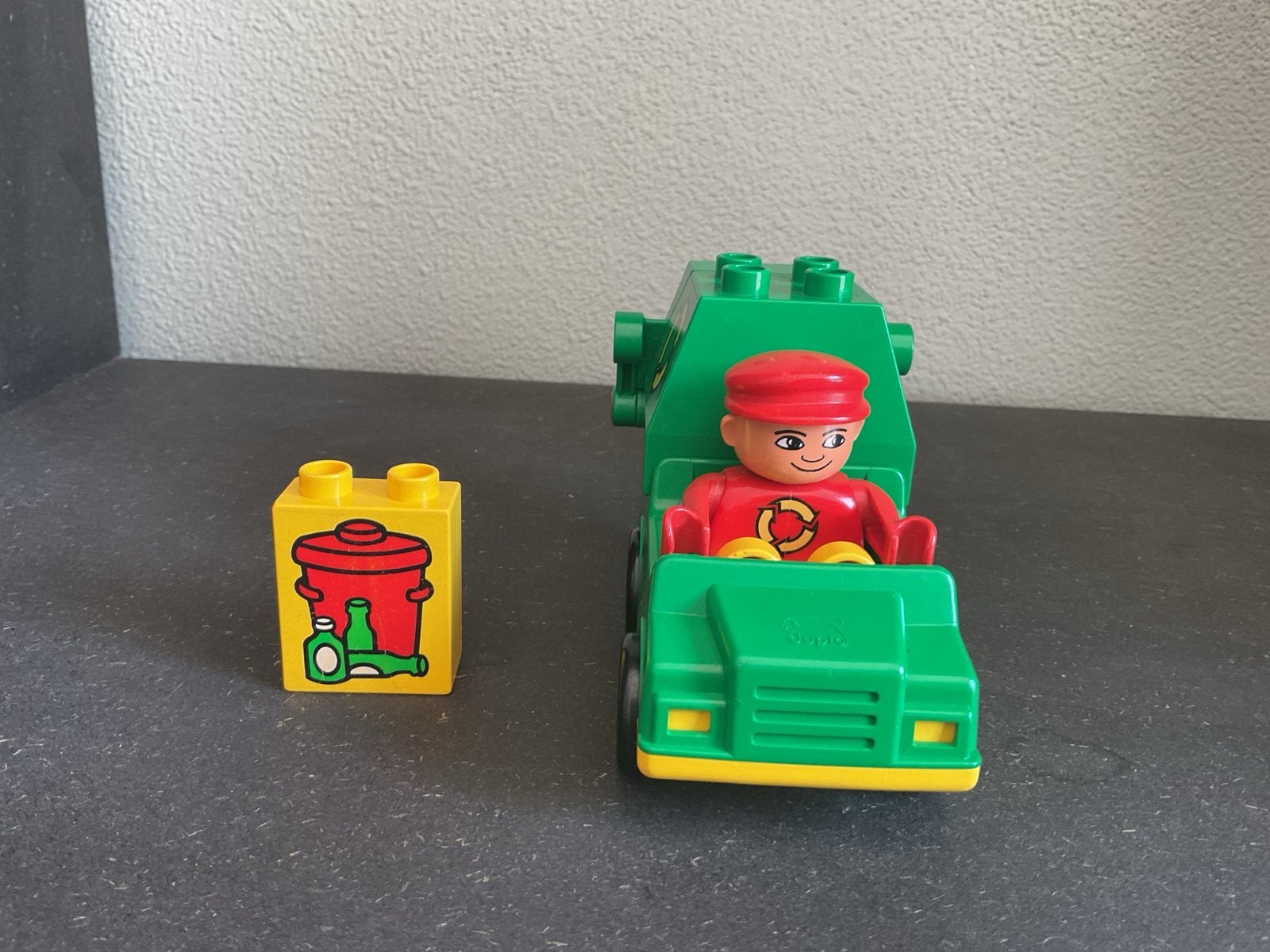 Vintage Lego Duplo Vuilniswagen met figuur en afvalblokje 90, Inclusief minifiguren, Gebruikt, Overige thema's, Ophalen of Verzenden
