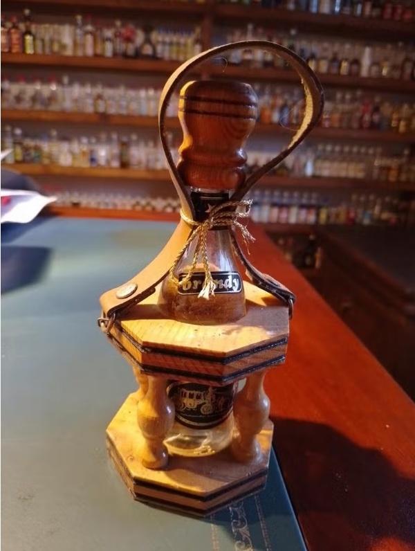 Vintage Brandy Fles in Houten Standaard, Gebruikt, Overige gebieden, Overige typen, Ophalen of Verzenden