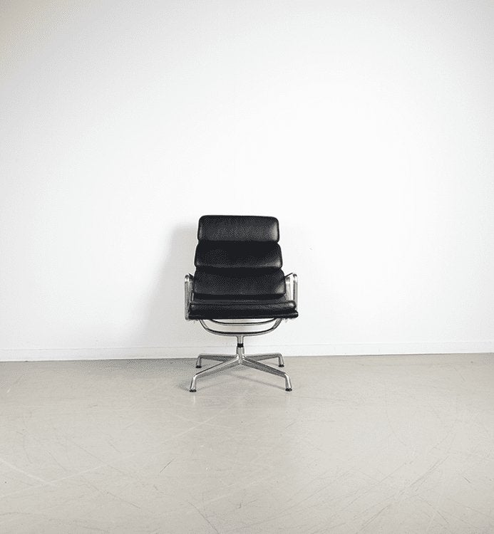 Vitra Eames EA 216 Fauteuil Zwart Leer - Aluminium, Minder dan 75 cm, Niet ingevuld, Zo goed als nieuw, 50 tot 75 cm