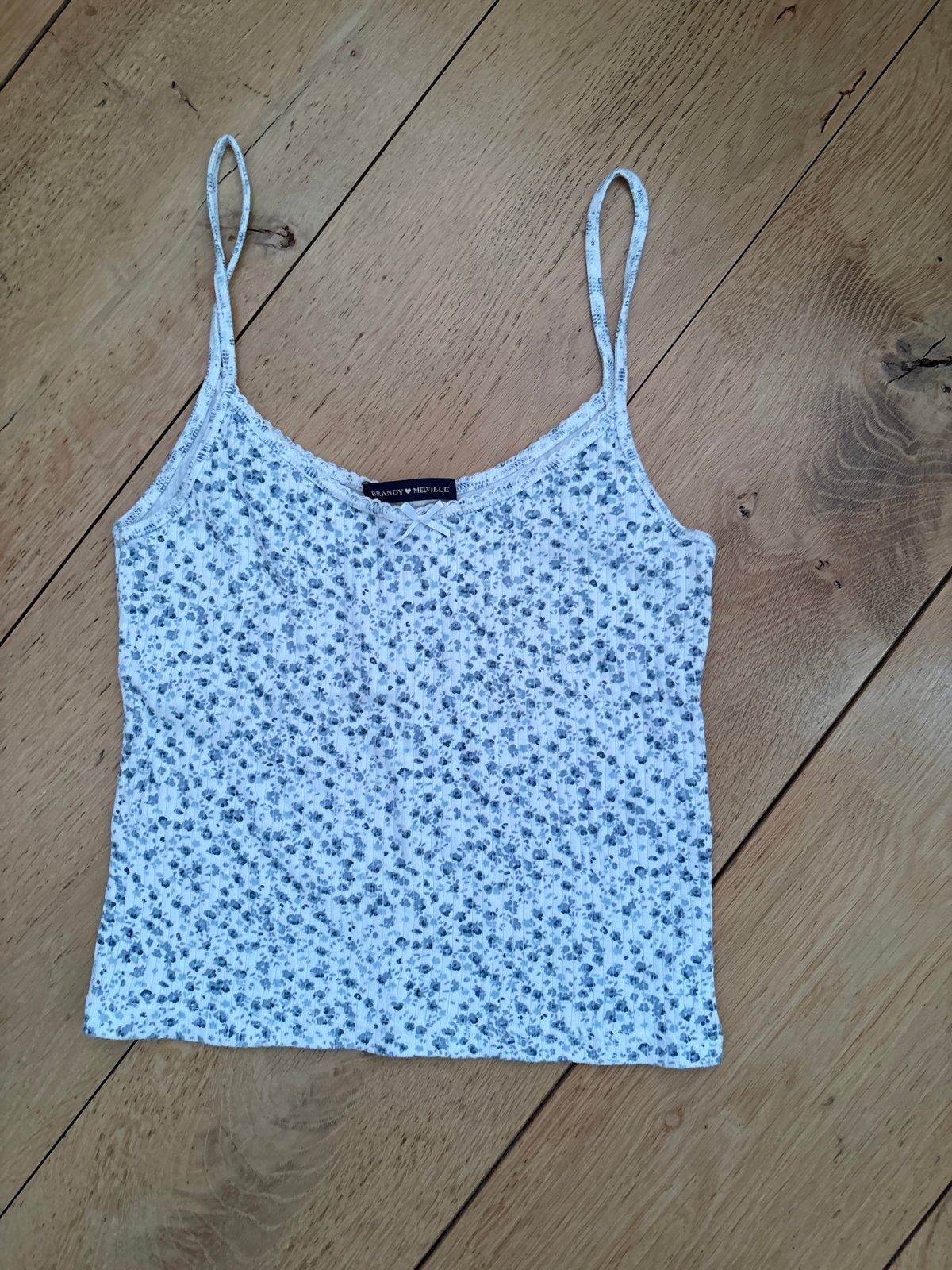 Brandy Melville bloemenprint topje Maat S, Wit, Ophalen of Verzenden, Gedragen, Maat 36 (S)