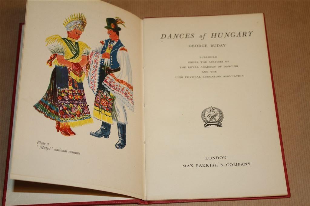 Dances of Hungary [1950]. Handboek Europese volksdansen., Boeken, Ophalen of Verzenden, Gelezen, Toneel