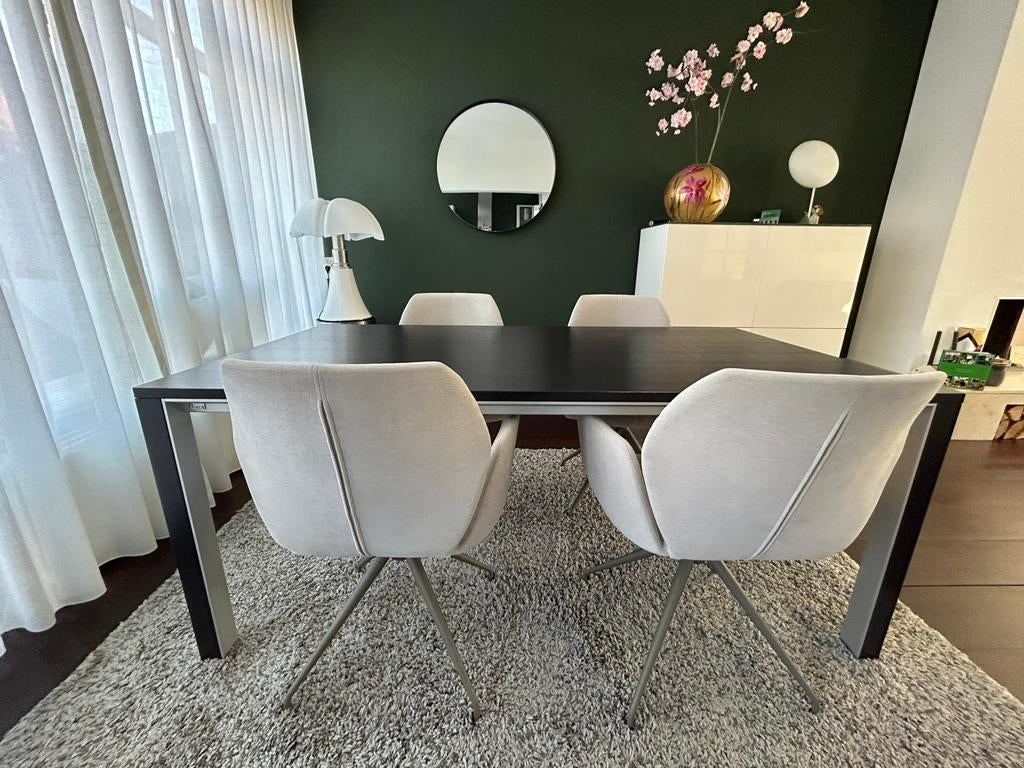 LEOLUX Izaki eettafel, nieuwprijs €2600,-, Huis en Inrichting, Overige materialen, Strak, Zo goed als nieuw, 150 tot 200 cm