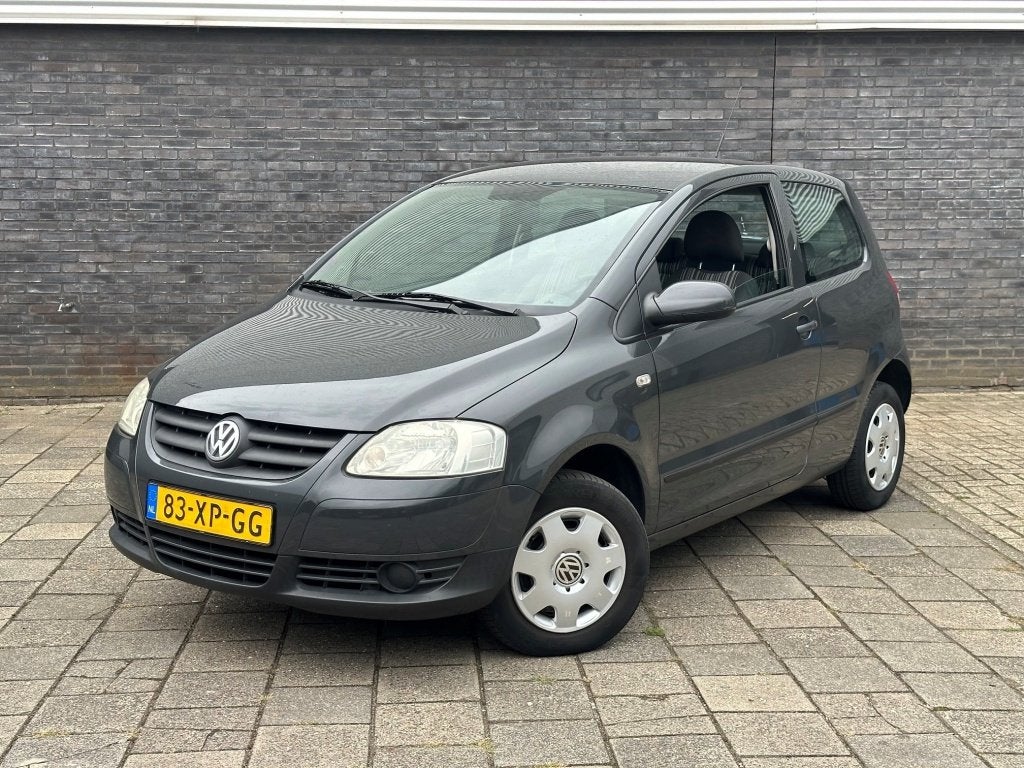 Volkswagen Fox 1.2 Trendline, Nieuwe APK! (bj 2007), Auto's, Stof, Zwart, 4 stoelen, 1198 cc