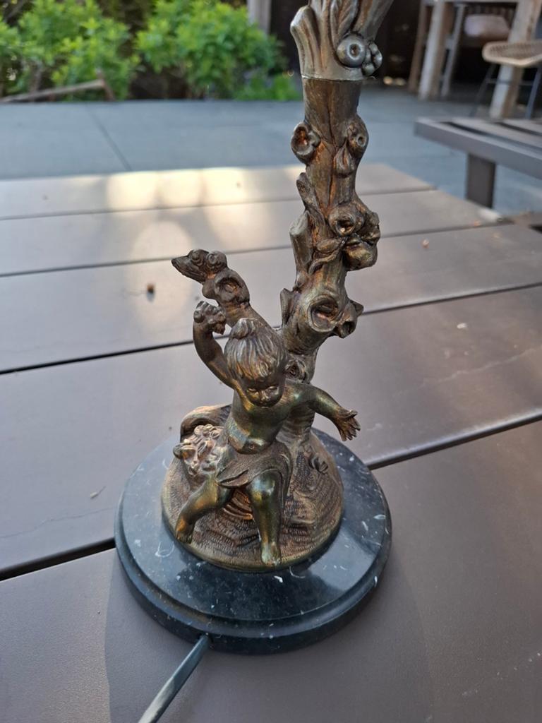 Antieke bronzen lamp met cherubijn op marmeren voet, Ophalen