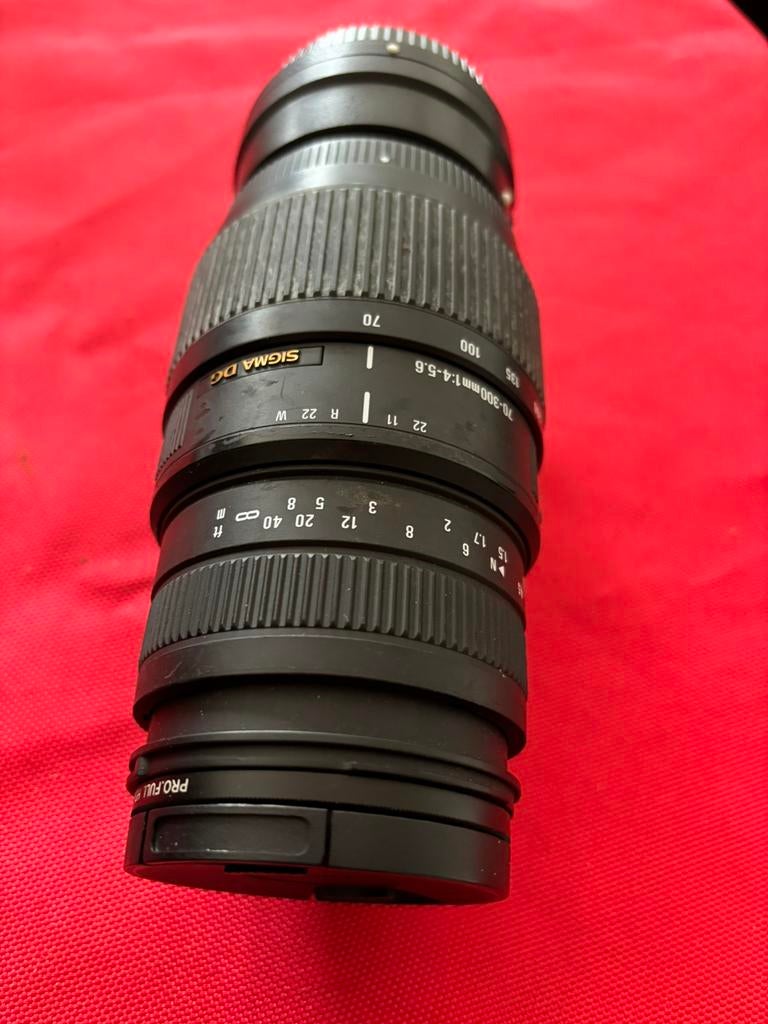 Sigma 70-300 mm lens, Ophalen of Verzenden, Refurbished, Telelens, Zoom