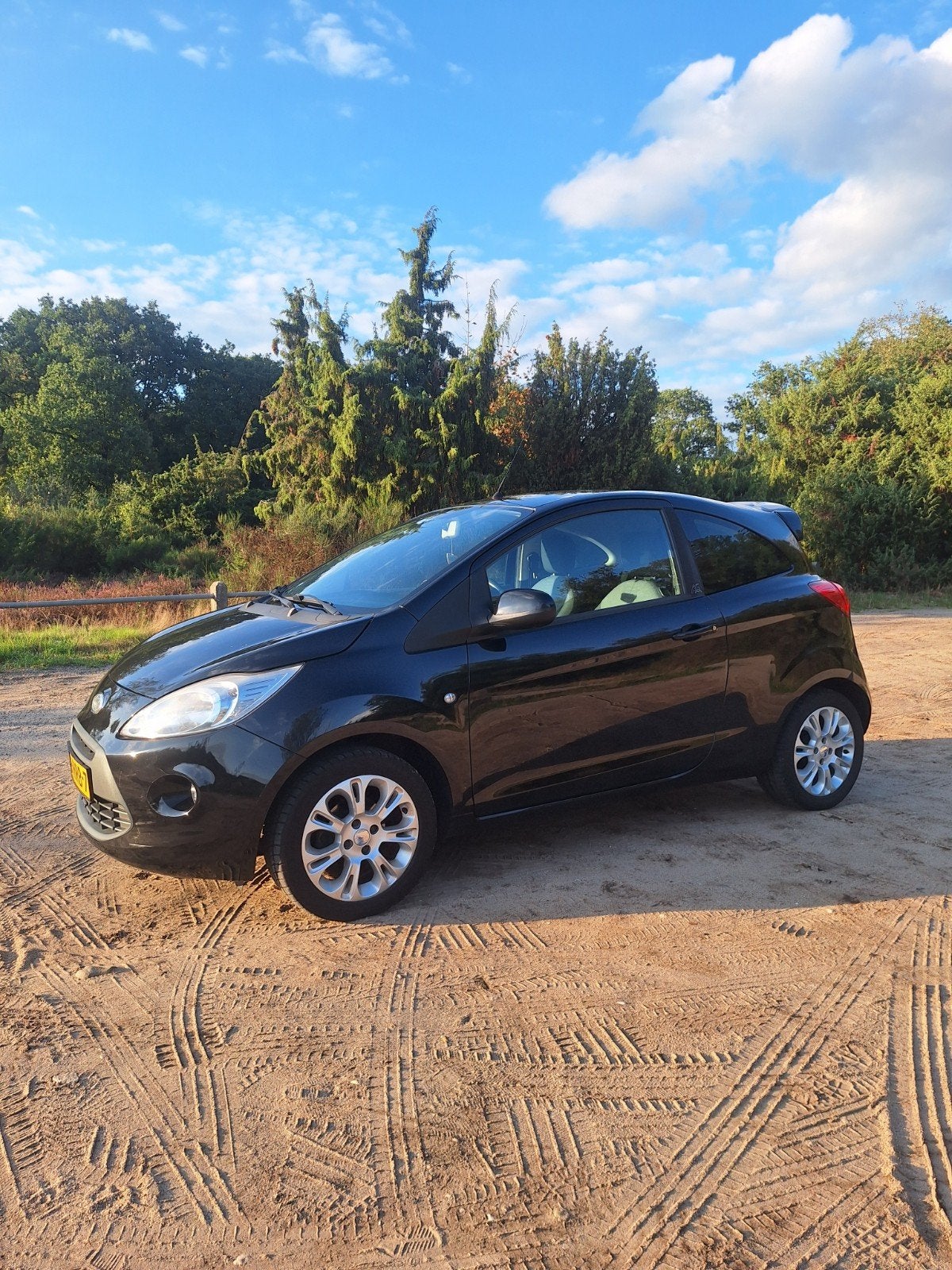 Ford Ka 1.2 Zwart 2009 titanium, Auto's, Voorwielaandrijving, Stof, 4 cilinders, 4 stoelen