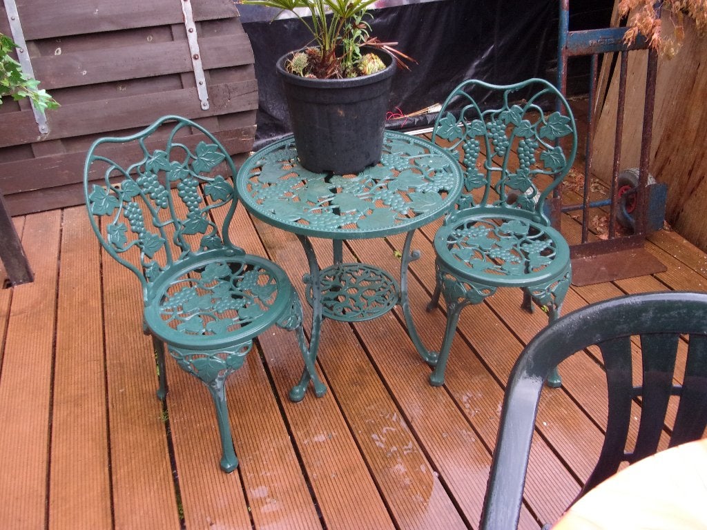 Groene bistro set met druivenmotief - 2 stoelen en tafel, Tuin en Terras, Tuinsets en Loungesets, Overige materialen, Gebruikt