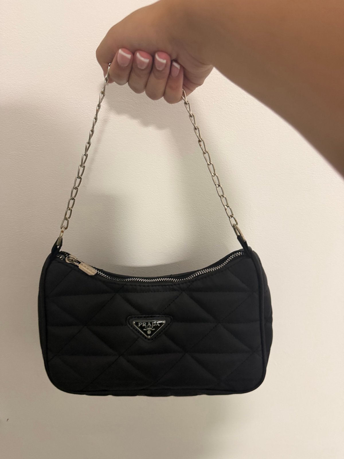 Nieuwe Zwarte Prada Tas - Nooit Gebruikt, Ophalen of Verzenden, Nieuw, Zwart, Schoudertasje