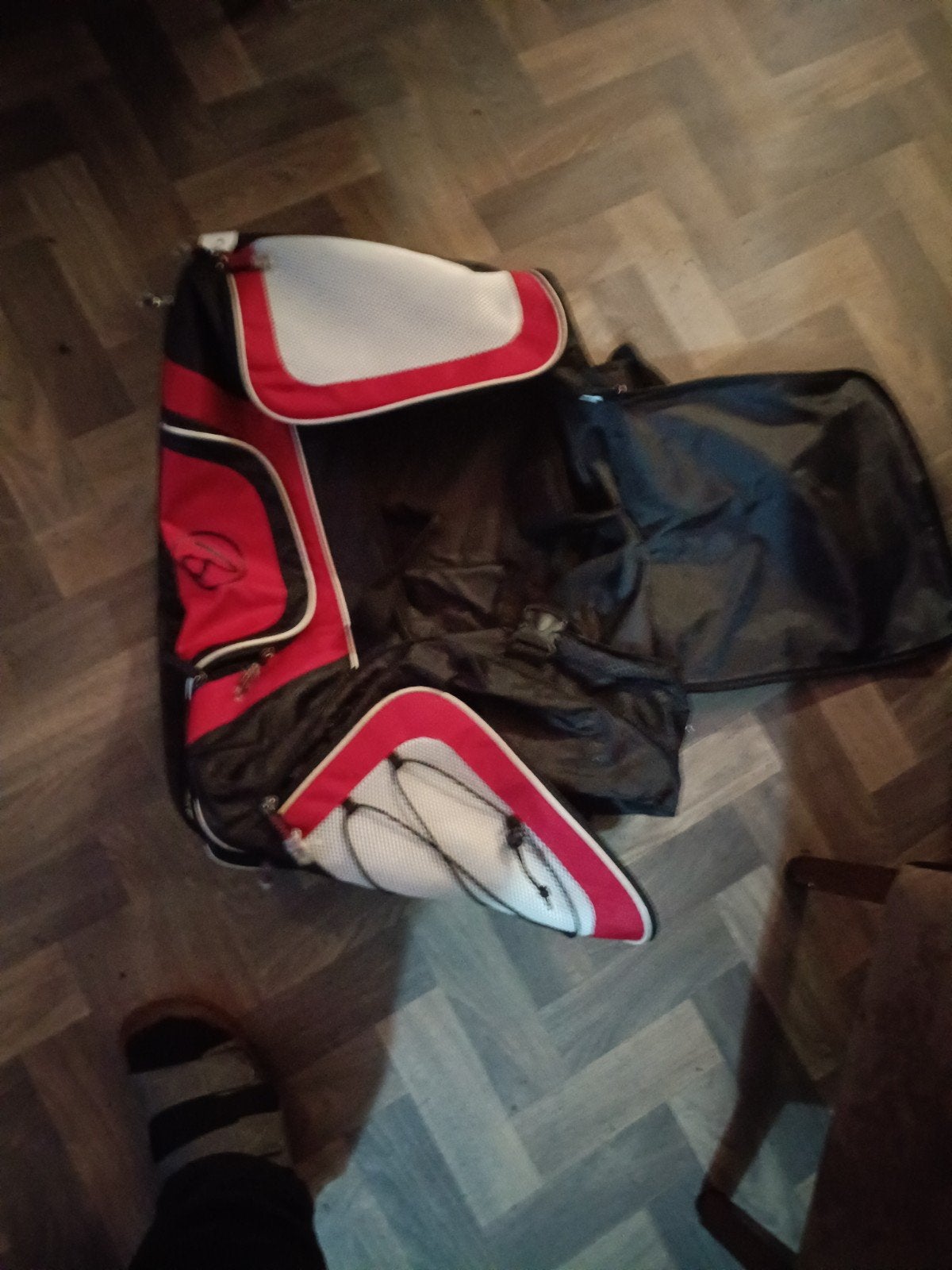 Reistas / Sporttas met wieltjes - Zwart/Rood/Wit, Uitschuifbare handgreep, Gebruikt, 20 tot 30 cm, Zwart