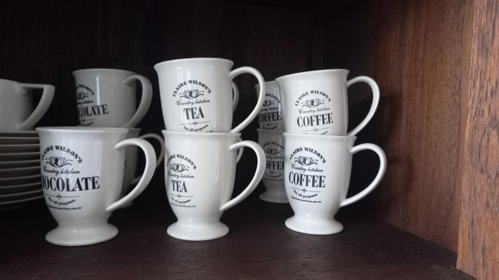 Claire Wilson servies, landelijk, Huis en Inrichting, Ophalen, Porselein, Overige stijlen, Kop(pen) en/of Schotel(s)