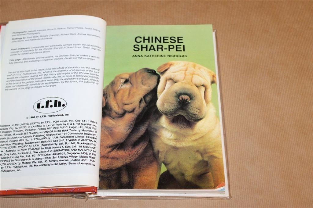 Chinese Shar-Pei — Rijk Geïllustreerd Handboek, Ophalen of Verzenden, Gelezen, Honden