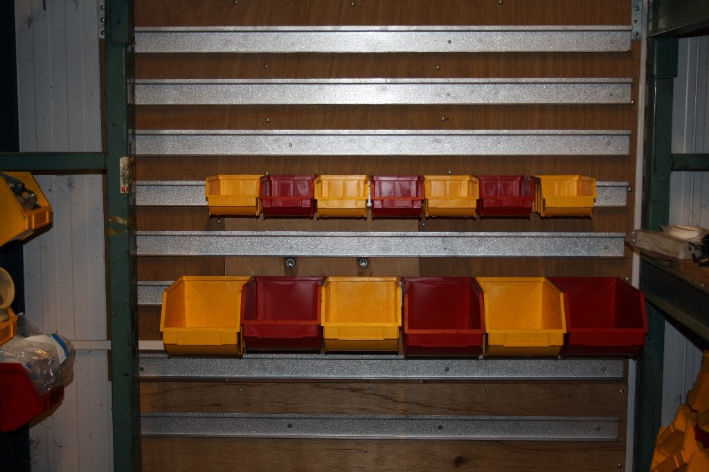 stapelbakken aan rail gebruikt 60 groot 250 klein, Ophalen, Gebruikt, Info@kruizinga.om, Kruizinga
