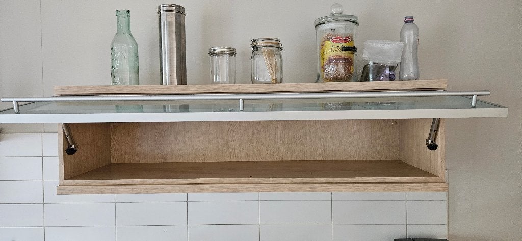 Wand klepkast, Ophalen, 100 tot 150 cm, Beige, Zo goed als nieuw