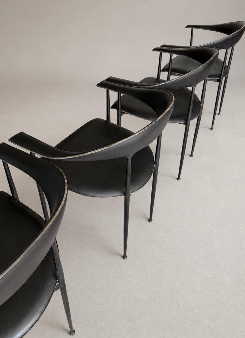 4 vintage Fasem P40 chairs, Vegni & Gualtierotti, zwart Leer, Huis en Inrichting, Stoelen, Ophalen, Gebruikt, Vintage Italian Design Vegni