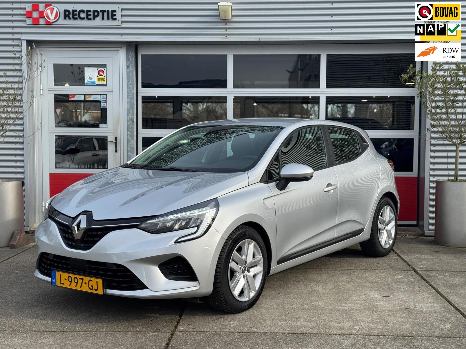 Renault Clio 1.0 TCe Zen / Navi / Carplay / Cruise / DAB / 1, Auto's, Voorwielaandrijving, Dealer onderhouden, Gebruikt, 49 €/maand