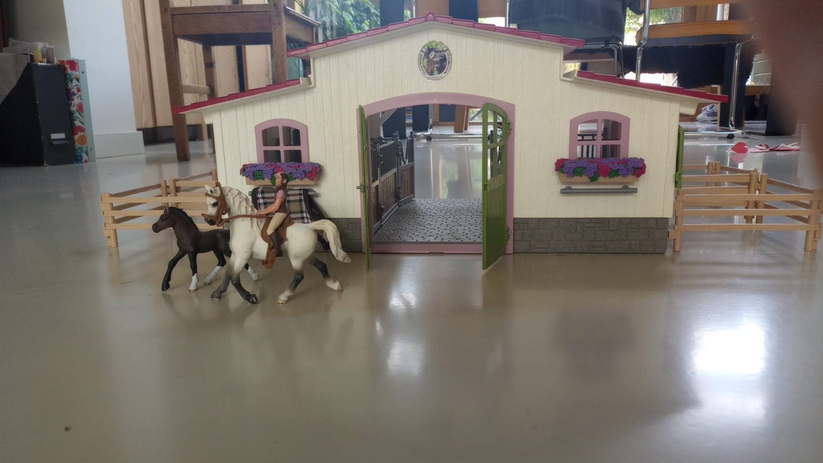 Schleich Paardenstal met paarden en accessoires, Ophalen of Verzenden, Jongen of Meisje