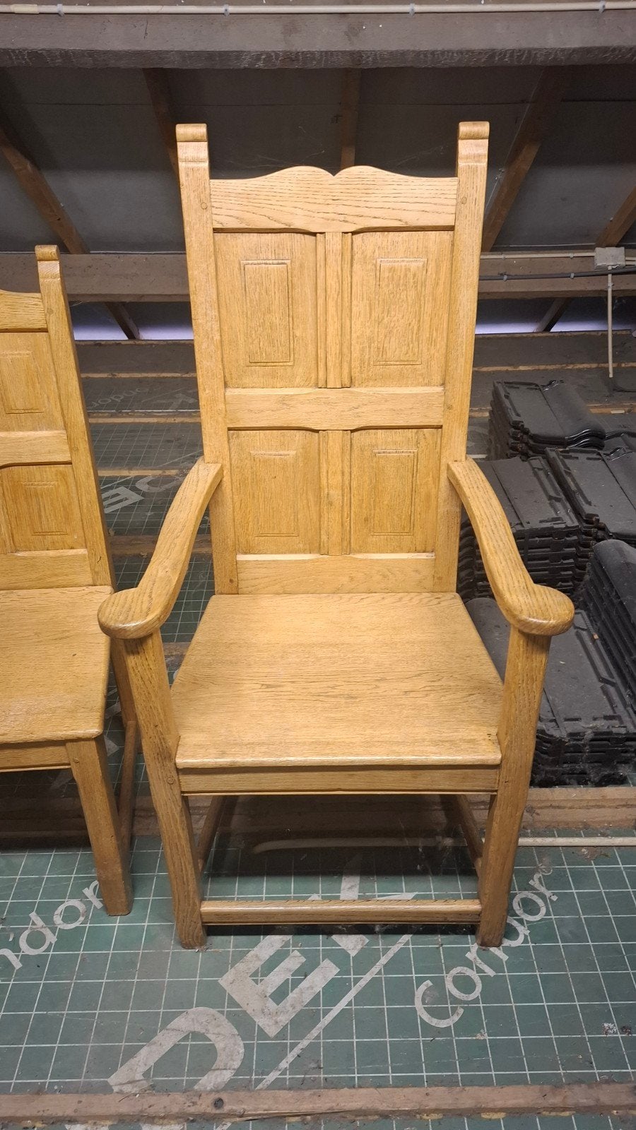 Set van 6 eiken kloosterstoelen: 2 met armleuning, 4 zonder, Ophalen