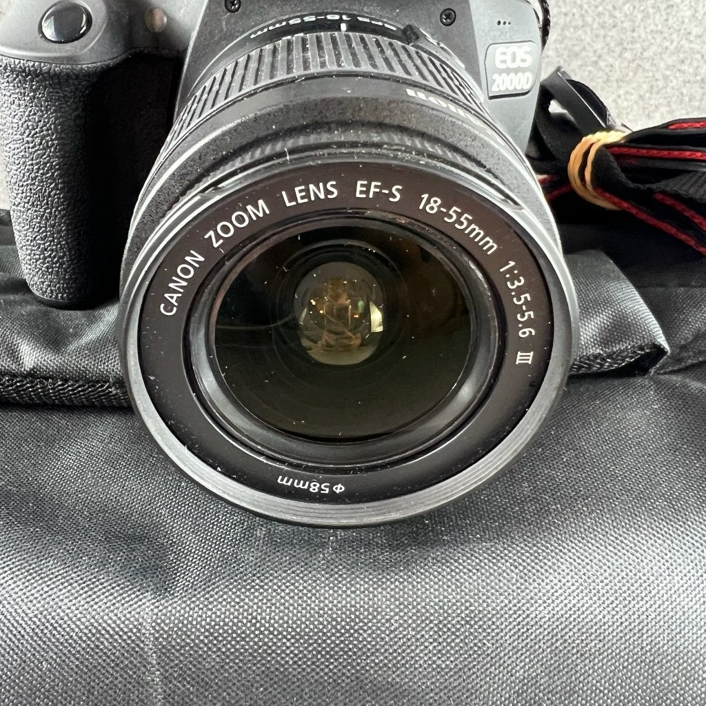 Canon Eos 2000D + 18-55mm | tas, adapter | 413598, Gebruikt, Spiegelreflex, Canon, Ophalen of Verzenden