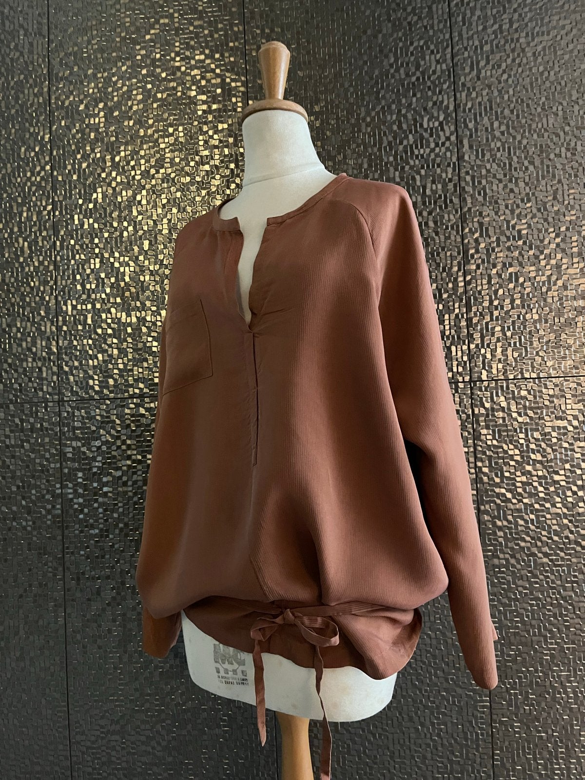 Humanoid Blouse Bruin Maat L, Kleding | Dames, Ophalen of Verzenden, Zo goed als nieuw, Maat 42/44 (L), Bruin