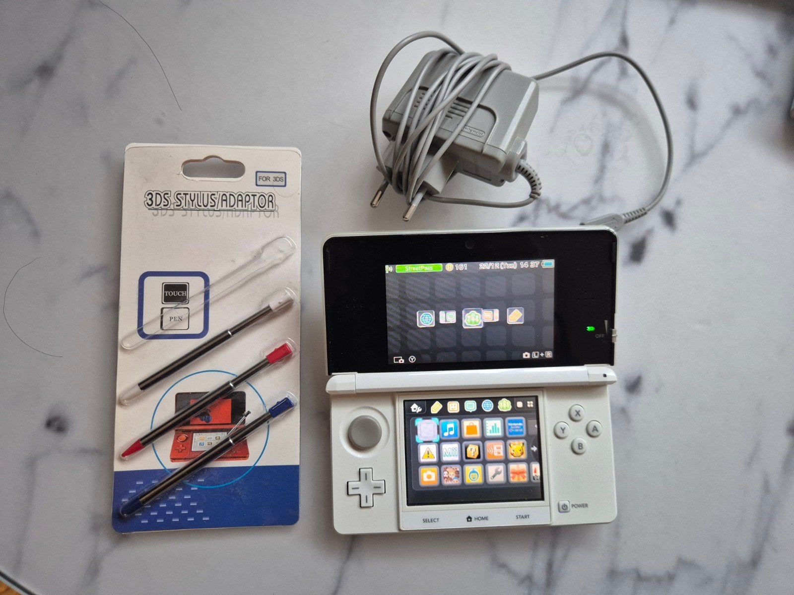 Witte Nintendo 3DS met oplader en stylus pennen, Ophalen of Verzenden, Gebruikt, Wit, 3DS
