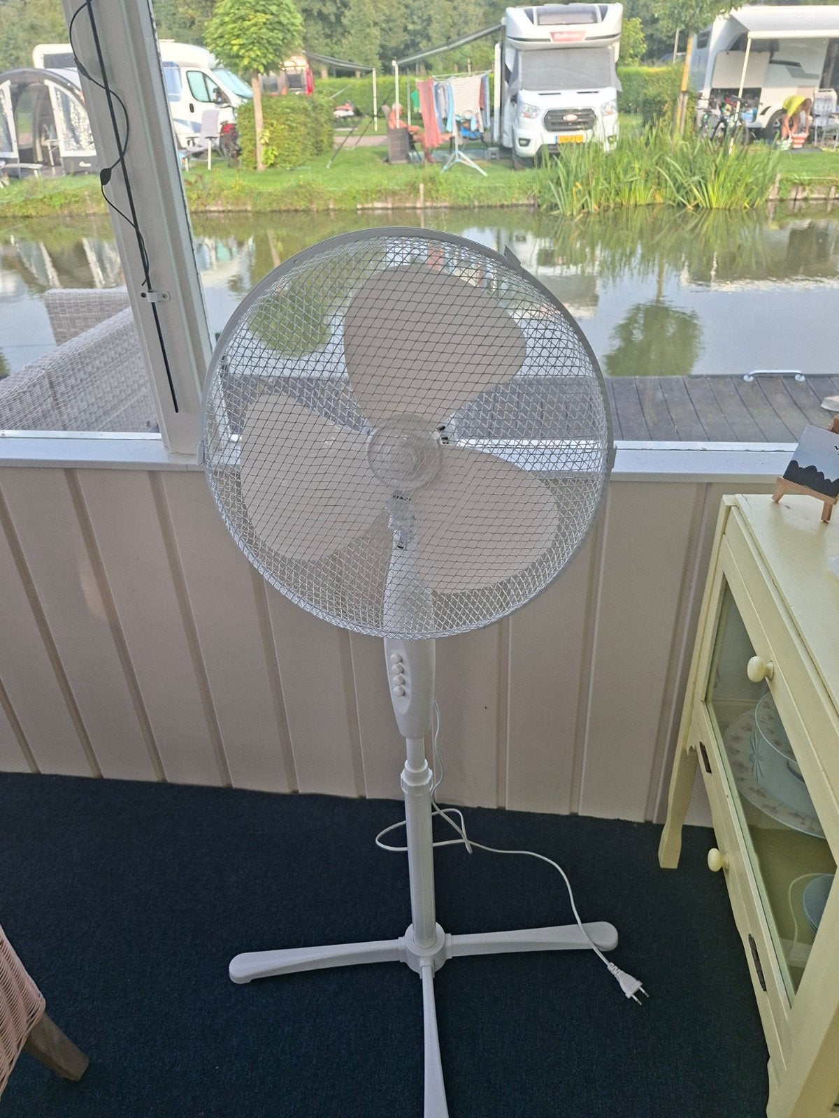 Witte statiefventilator - ideaal voor warme dagen, Witgoed en Apparatuur, Ventilatoren, Ophalen, Gebruikt, Statiefventilator
