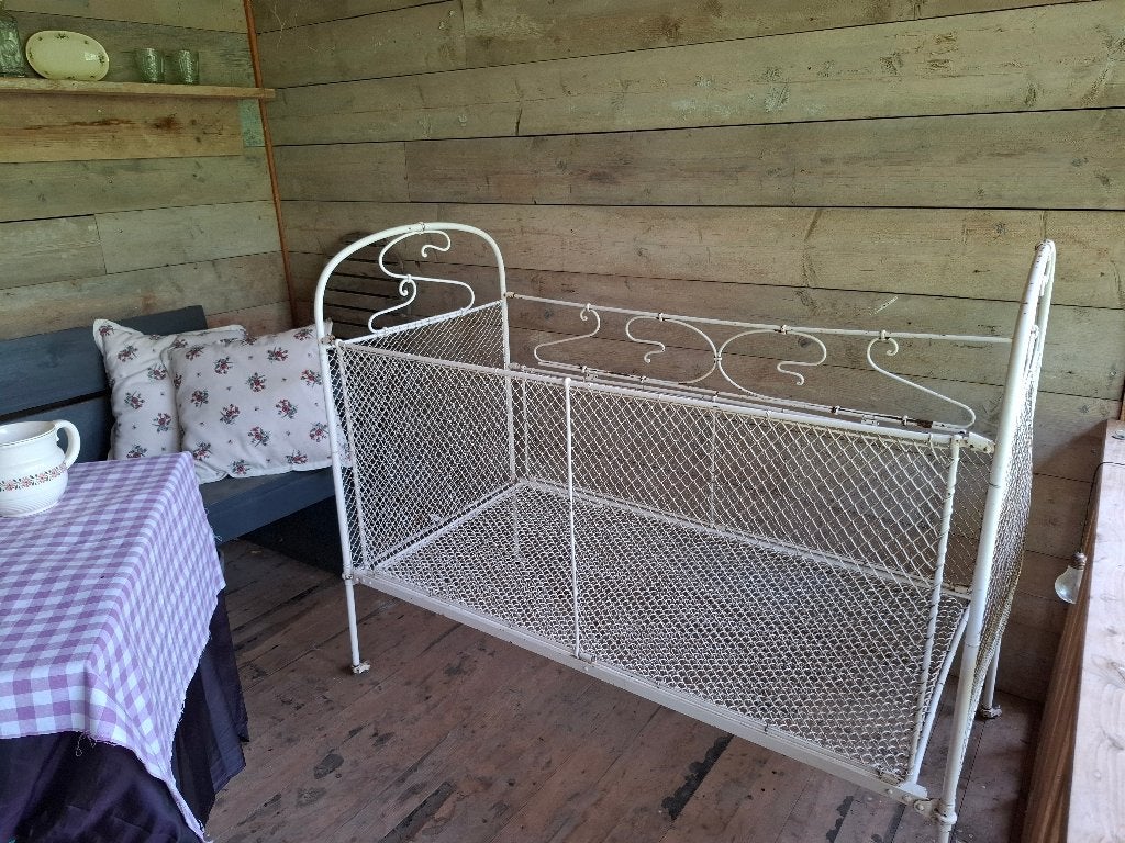 Vintage, brocant kinderbedje metaal, Ophalen, Gebruikt