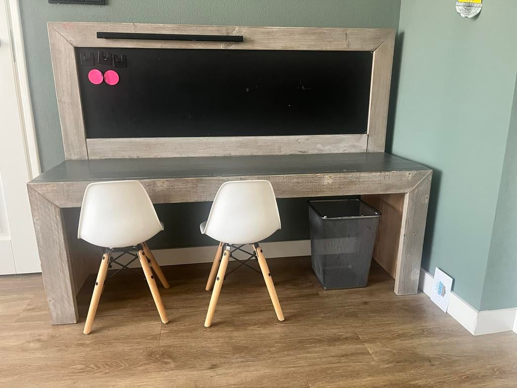 Steigerhouten kinderbureau met krijt/magneetbord, Ophalen, Opbergruimte, Gebruikt, Hout