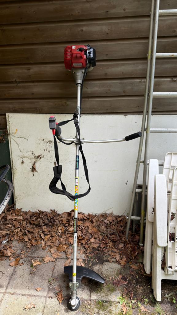 Shibaura benzine bosmaaier SD 351 - Zo goed als nieuw, Tuin en Terras, Ophalen, Zo goed als nieuw, Benzine
