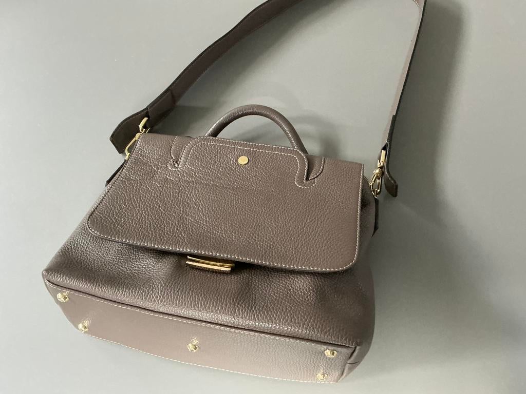 Arcadia schoudertas in een warme taupe kleur, Ophalen of Verzenden, Zo goed als nieuw, Beige, Handtas