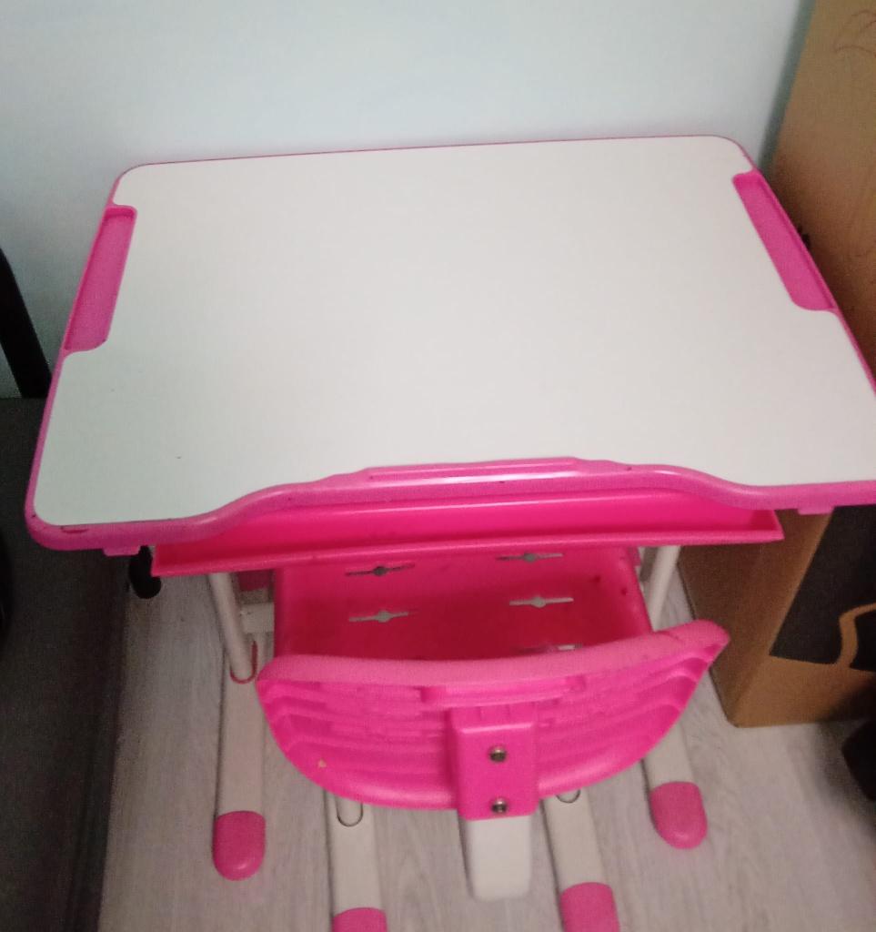 Bureau tafel met stoel, Ophalen, Zo goed als nieuw, Tafel(s) en Stoel(en)