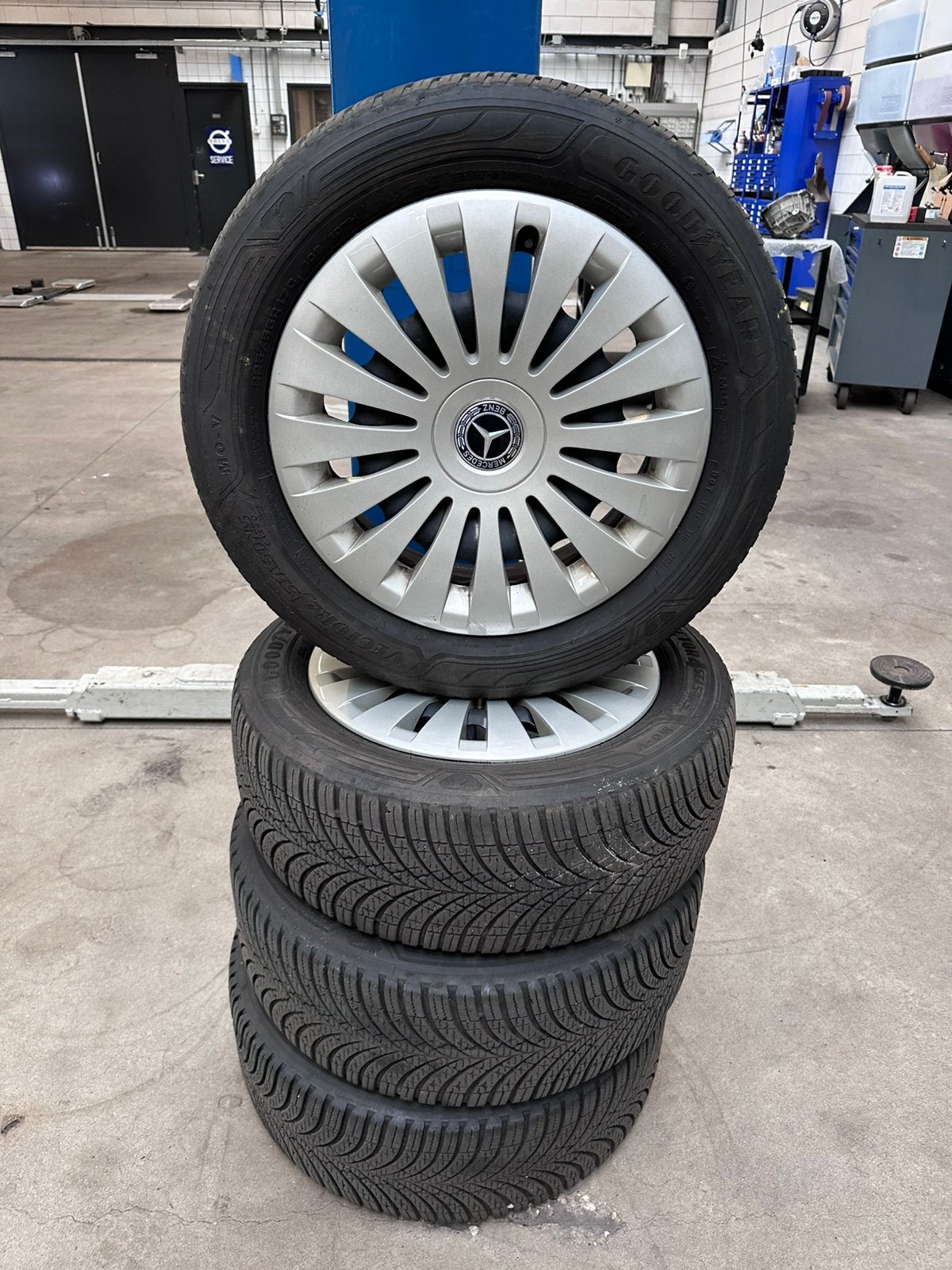 Gebruikt MB Vito Goodyear 17 inch all-season, Ophalen, Banden en Velgen, 17 inch, All Season