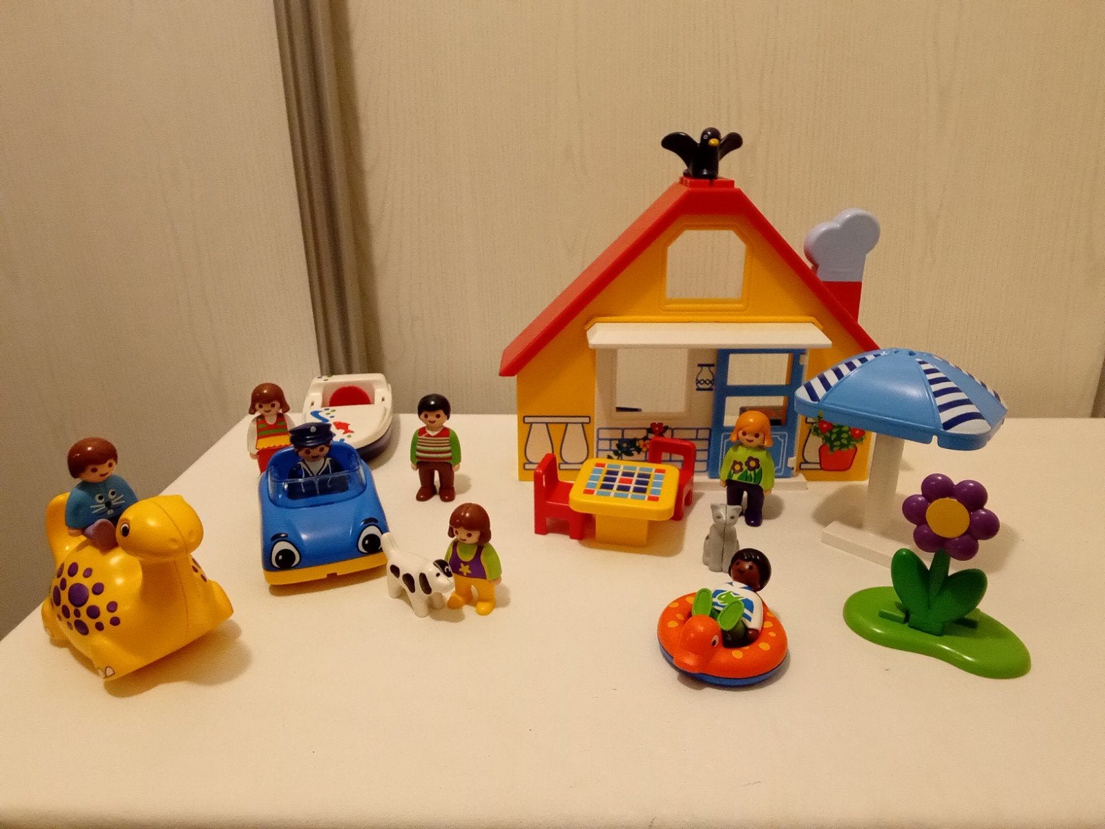 123 playmobil vakantiehuis met voertuigen

4 grote poppetjes, Ophalen of Verzenden, 1.2.3