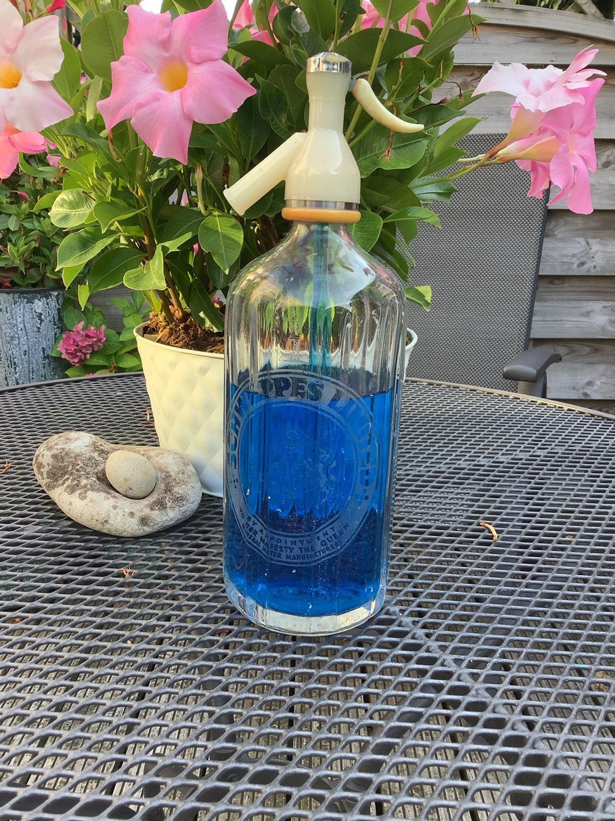 Spuitfles schweppes, Ophalen
