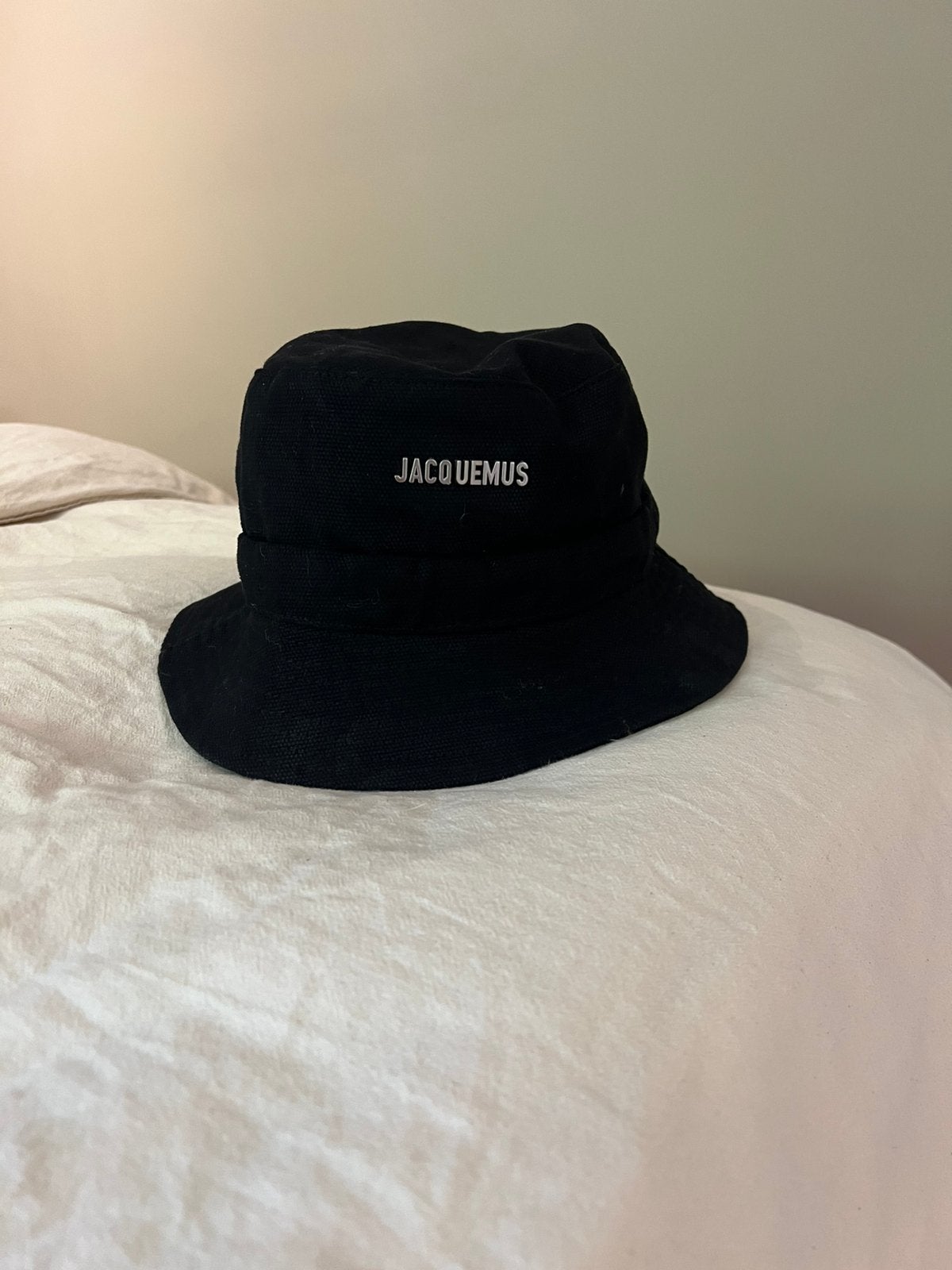 Jacquemus bucket hat zwart, Verzenden, Zo goed als nieuw, 58 cm (L, 7¼ inch) of meer, Hoed