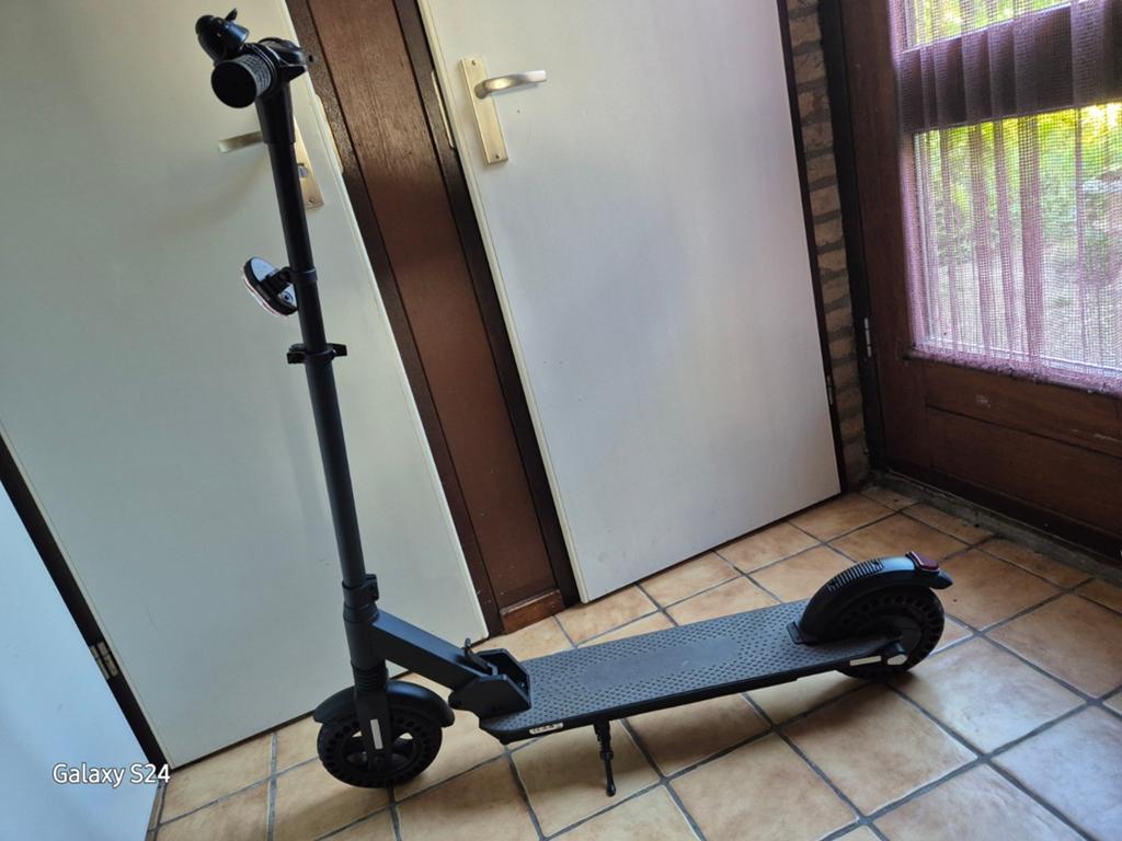 Elektrische step - Zo goed als nieuw, 25 km/u, 30 km bereik, Fietsen en Brommers, Steps, Zo goed als nieuw, Elektrische step (E-scooter)