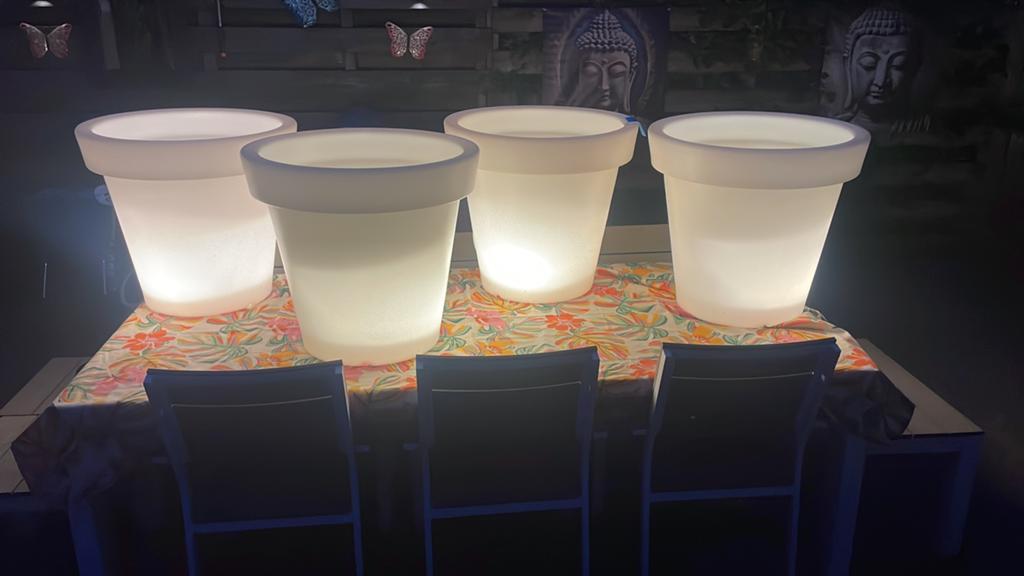 Bloempotten met lamp 3 stuk, Tuin en Terras, Bloembakken en Plantenbakken, Ophalen, Zo goed als nieuw, Rond, Kunststof