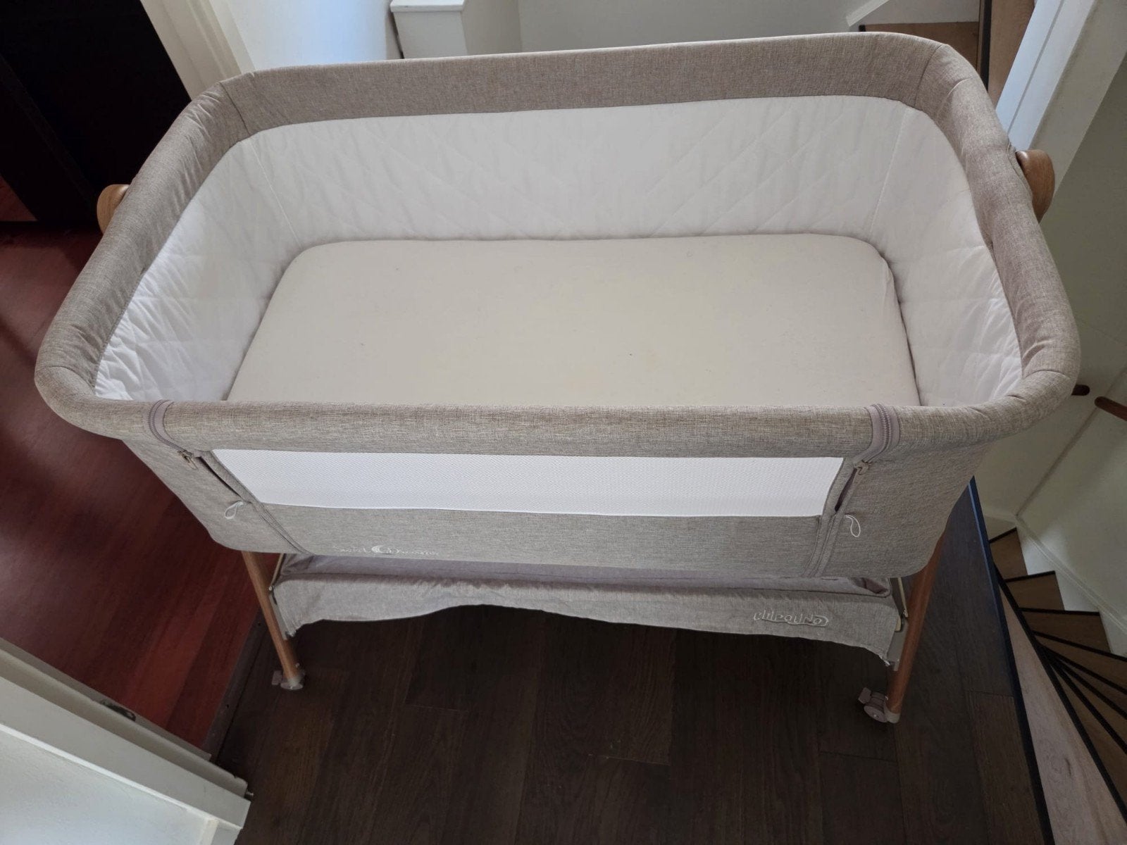 Chipolino Co-sleeper op wieltjes, verstelbaar, incl. extra's, Kinderen en Baby's, Babywiegjes en Ledikanten, Ophalen