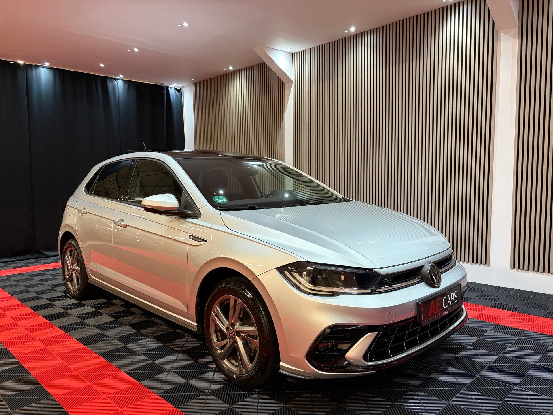 Volkswagen Polo 1.0 TSI R-Line Business Pano Navi Led IQ Lig, Auto's, Dealer onderhouden, Gebruikt, Zwart, Bedrijf